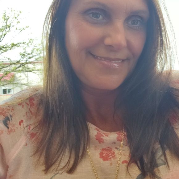 Meet your Posher, Yvette - Picture 1 of 1